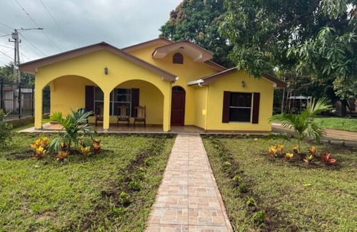 Tola House | Charming house 25 minutes from the beach
