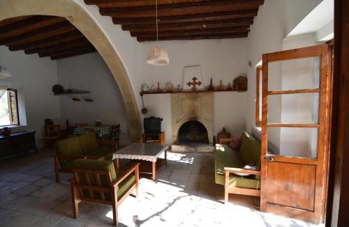 Pano Akourdalia House | Chloe's House