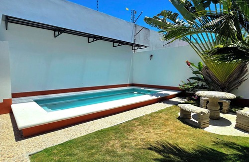 Granada House | Colonial Charm in Granada With private pool Near to City's Heart Family Friendly