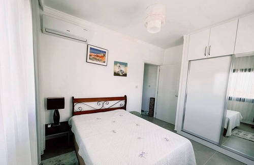 Kyrenia Apartment | Convenient Sea View Flat in Central Kyrenia