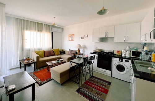 Kyrenia Apartment | Convenient Sea View Flat in Central Kyrenia