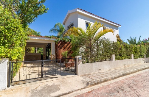 Pegeia Villa | Coral Bay 3 Bed Villa - 5 Mins Walk to Beaches of Coral Bay - Private Pool -Wifi