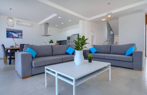 Pegeia House | Coral Beach Villa 5 Bedroom 5 Bathroom 200m from Coast 700m from Coralia Beach