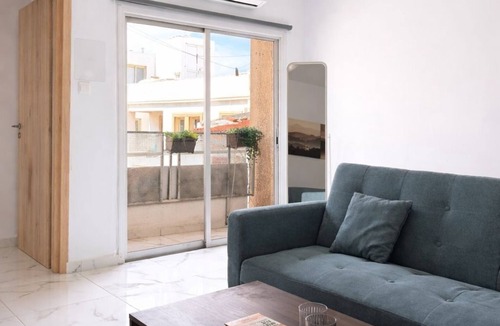 Larnaca City Centre Apartment | Cozy 2BR - 1Min To The Beach