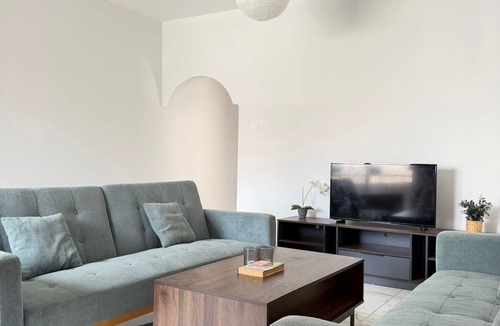 Larnaca City Centre Apartment | Cozy 2BR - 1Min To The Beach