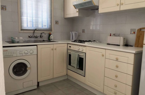 Chlorakas Apartment | Cozy 2BR Cottage with Pool - 20 Min Walk to Beach