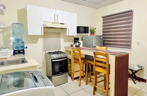 Managua Apartment | Cozy apartment in phenomenal Managua with WiFi, AC, garache and kitchen.