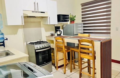 Managua Apartment | Cozy apartment in phenomenal Managua with WiFi, AC, garache and kitchen.