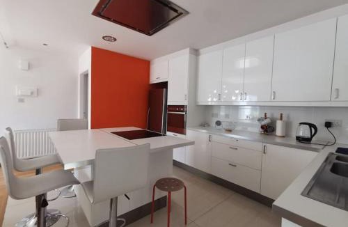 Latsia House | Cozy Family Home