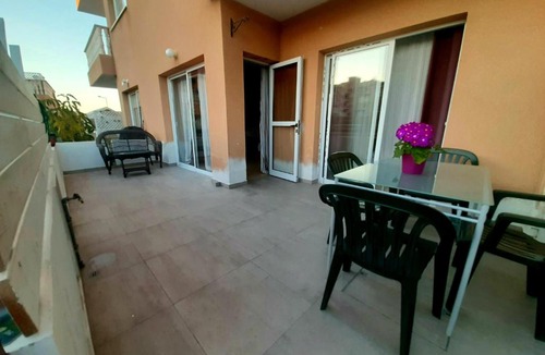 Universal Apartment | Cozy ground floor apartment with sunny veranda