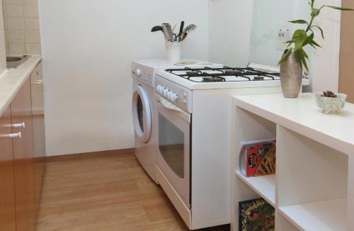 Larnaca Apartment | Cozy Holiday Apartment In Larnaca Near Foinikoudes