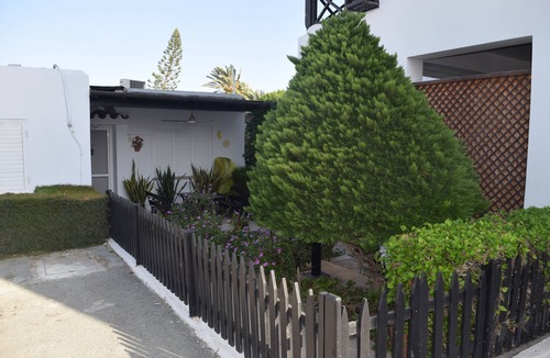 Larnaca House | Cozy holiday beach house 30 steps away from the beach