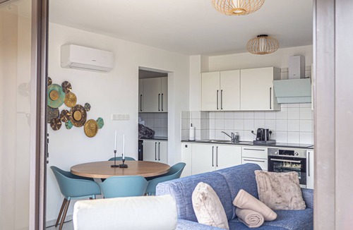 Mazotos Apartment | Cozy sea view apartment