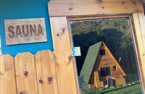 Arakapas House | Cozy Wooden House with Kids' Playground!