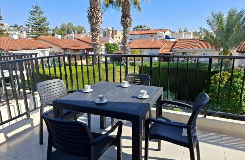 Paphos Apartment | Cyking 2 bed Apartment with pool & 10 min to beach
