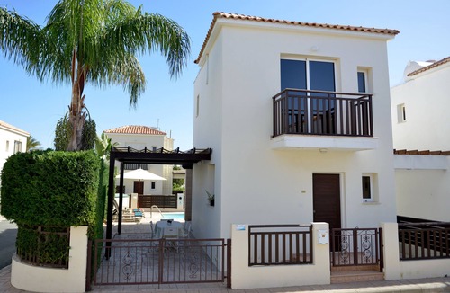 Pernera Villa | Daisy Villa - 2 bed villa, private pool, wifi, air-con,near Pernera & beach