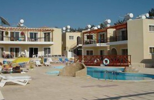 Universal Apartment | Delightful Apartment with Shared Pool - TV, Wifi, AC - Modern and Well Equipped