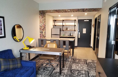 Lititz Hotel | Deluxe Queens ADA Hearing and Mobility Accessible w/roll-in shower -Free Wifi