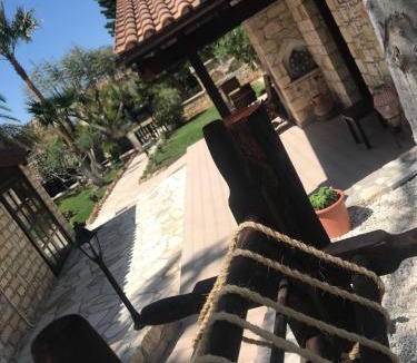 Anarita Villa | DEMICHANNA POOL HOUSE AND LUXURY SUITE WITH PRIVATE POOL