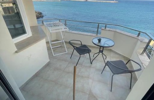 Kyrenia Apartment | Denize sifir 3+1 Daire