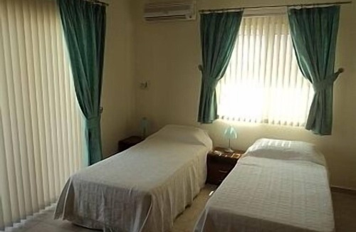 Universal House | Detached Villa With Private Pool Close To All Amenities - WiFi included