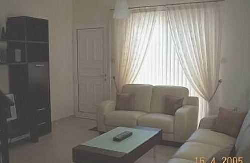 Universal House | Detached Villa With Private Pool Close To All Amenities - WiFi included