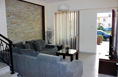 Universal Apartment | Diana Townhouse