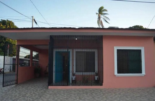 Granada House | Double Queen Suite w/parking near La Calzada +Wifi
