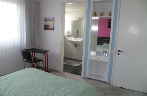 Nicosia House | Double room with ensuite bathroom at Datacom building