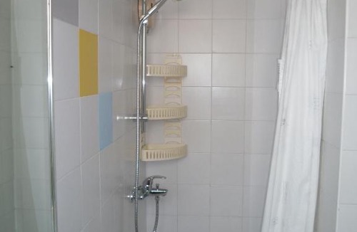 Nicosia House | Double room with ensuite bathroom at Datacom building