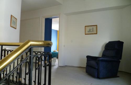 Nicosia House | Double room with ensuite bathroom at Datacom building
