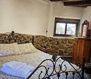 Vasa Koilaniou House | Eftychia's traditional and cozy adobe house!