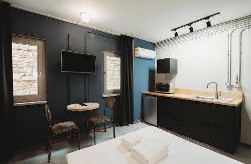 Old Town of Limassol Apartment | eins rooms - city center