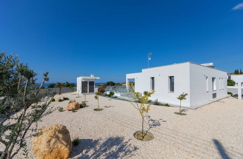 Pegeia Villa | Elegant Coral Bay Villa | Villa Pleiades | 5 Bedroom Villa | Modern Furnishings