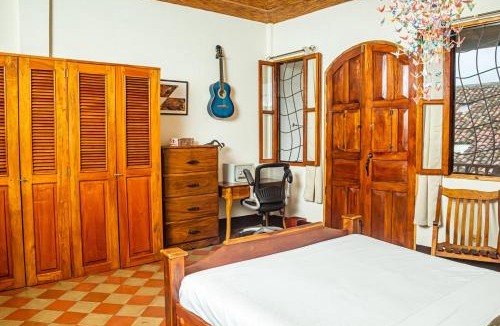 Granada House | Elegant, Romantic & Kid-Friendly Colonial Home