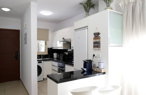 Universal House | Elysia park - Charming 2BR Townhome with Pool, Gym, Free parking-Paphos central