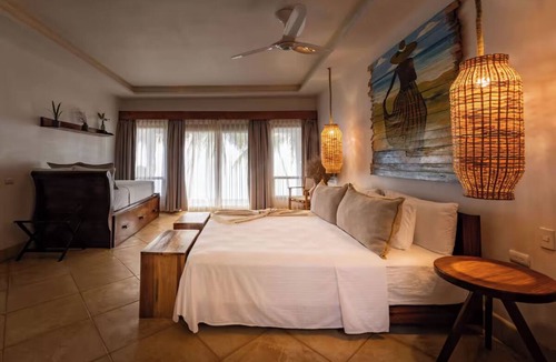Little Corn Island Hotel | Enjoy Paradise Beach at Charming Tropical Villa in Little Corn Island, Pool