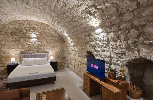 Agios Therapon House | Estia Mylona