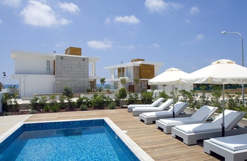 Paphos Villa | Exclusive Luxury Beach Villas - Tourist Beach Location - Prime Tourist Area Peri