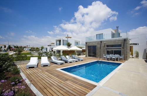 Paphos Villa | Exclusive Luxury Beach Villas - Tourist Beach Location - Prime Tourist Area Peri