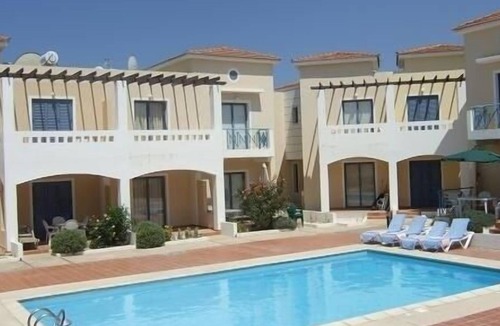 Universal Villa | Family Friendly Holiday Home With Pool To Rent Close To Tourist Area & Amenities