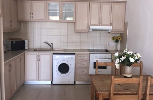 Peyia Town Apartment | Fantastic Outdoor Space (WIFI & Smart TV)