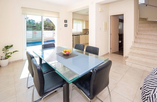 Protaras Villa | Fantastic villa with 3 bedrooms all with ensuite, roof terrace and private pool