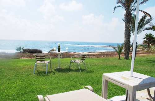 Paphos Villa | First Line Peaceful location Private Large HEATED POOL, Villas for Groups