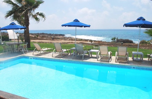 Paphos Villa | First Line Peaceful location Private Large HEATED POOL, Villas for Groups