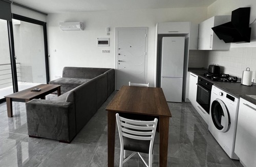 Edremit Apartment | Flat with Sea View Close to Beach in Edremit