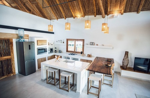 Las Salinas de Nagualapa House | Full new Hoku Casita. 1 min walk to the beach!