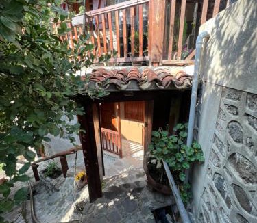 Kakopetria Bed & Breakfast | GaliniCafe22-suites