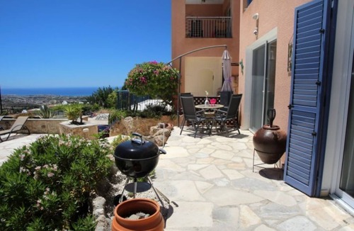 Tala Apartment | Garden apartment with sea views