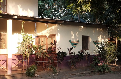 Aserradores House | Gorgeous Lofted 1 Bedroom Home-Hot Water/Parking